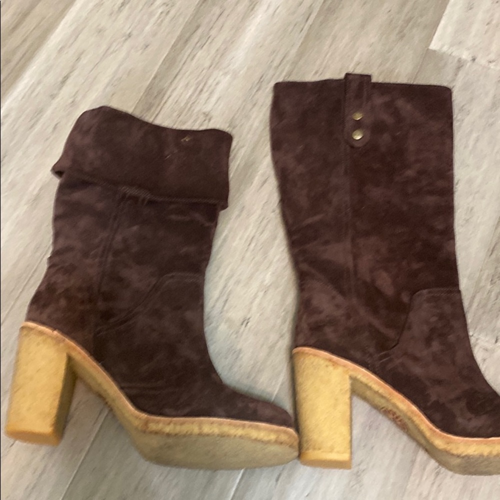 Uggs suede boot 8.5